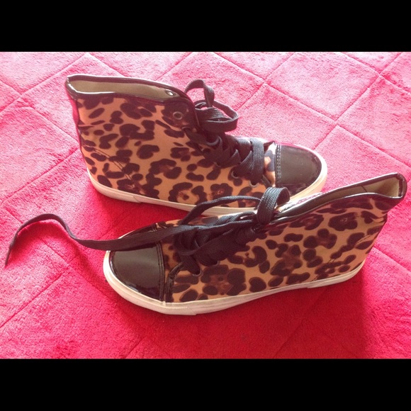 Leopard Cloth High Tops Ladies Size 7 - Picture 2 of 6